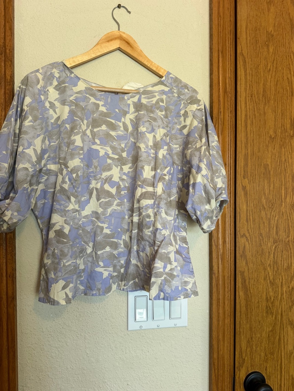 MELLODAY Lavender and Cream Floral Short-Sleeve Blouse